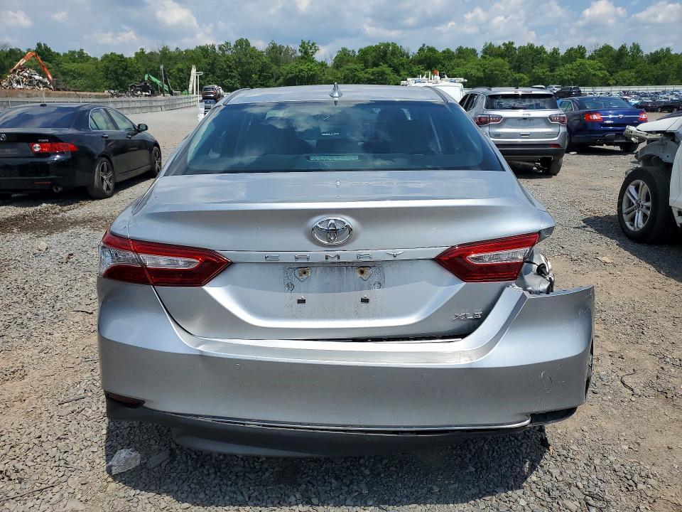 2018 TOYOTA CAMRY XLE — Фото 6 из 12