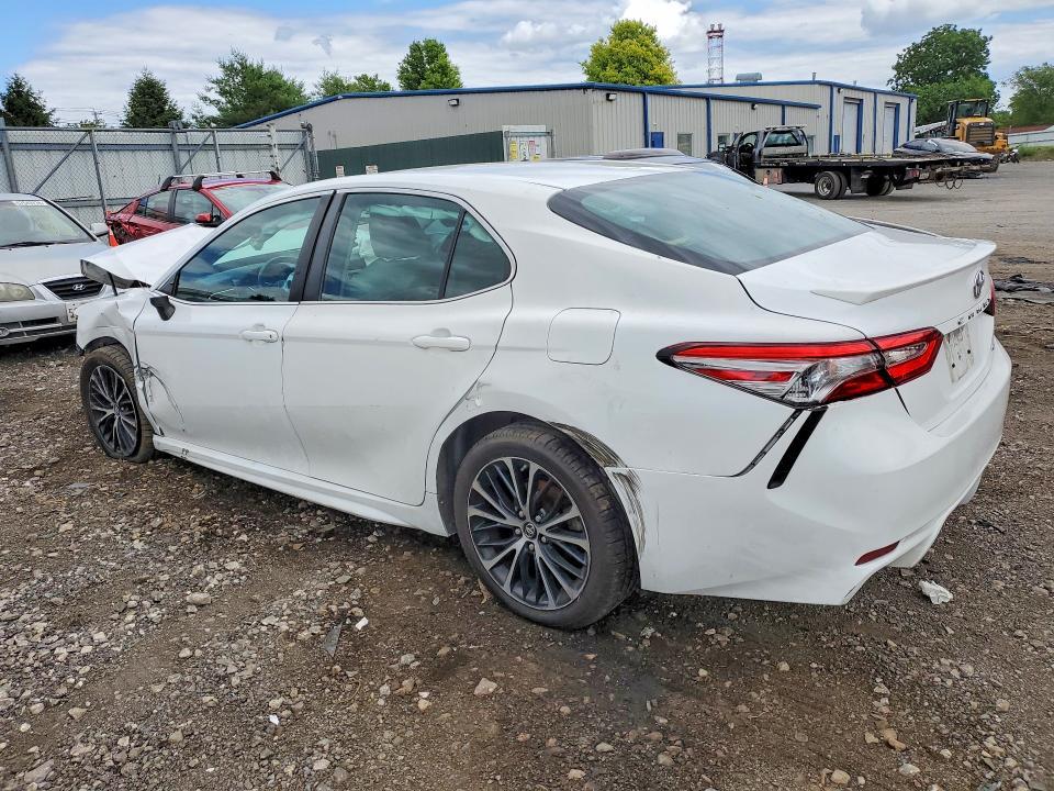 2018 TOYOTA CAMRY SE — Фото 2 из 12