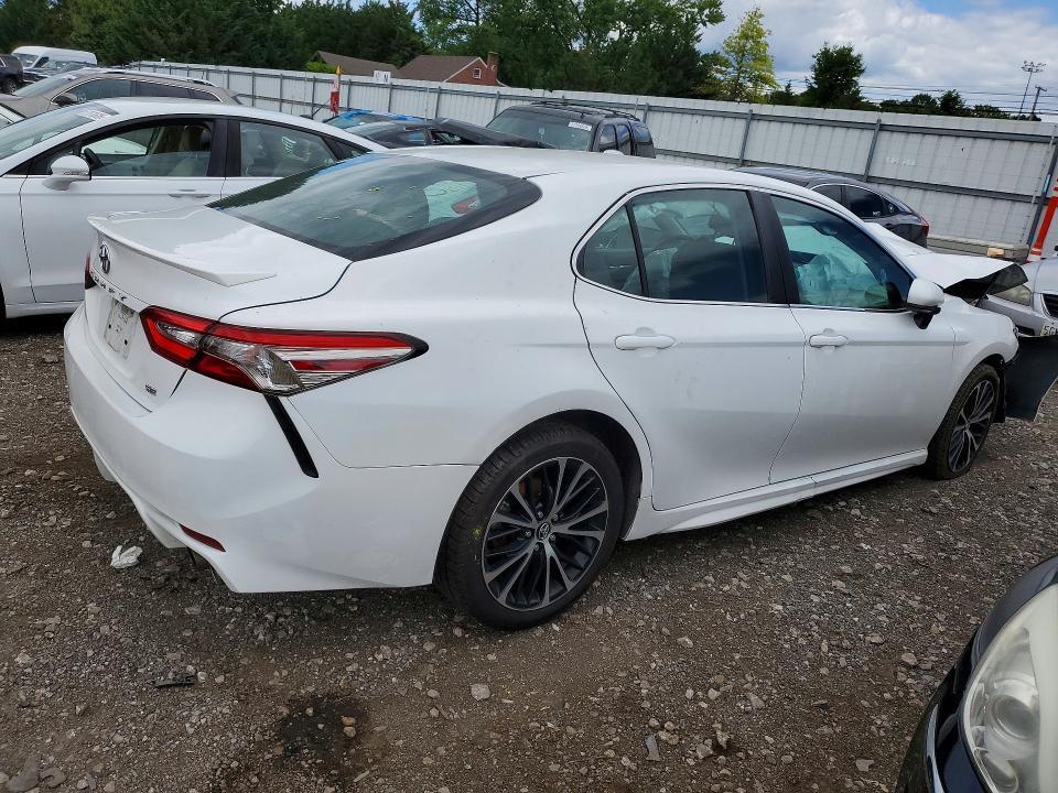 2018 TOYOTA CAMRY SE — Фото 3 из 12