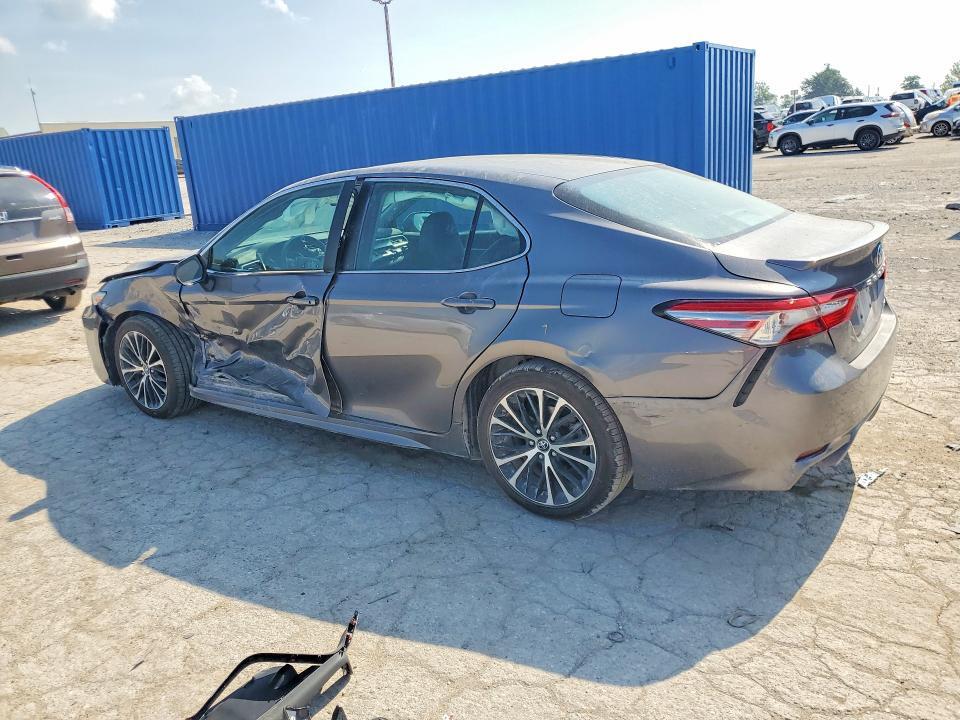 2018 TOYOTA CAMRY SE — Фото 2 из 13