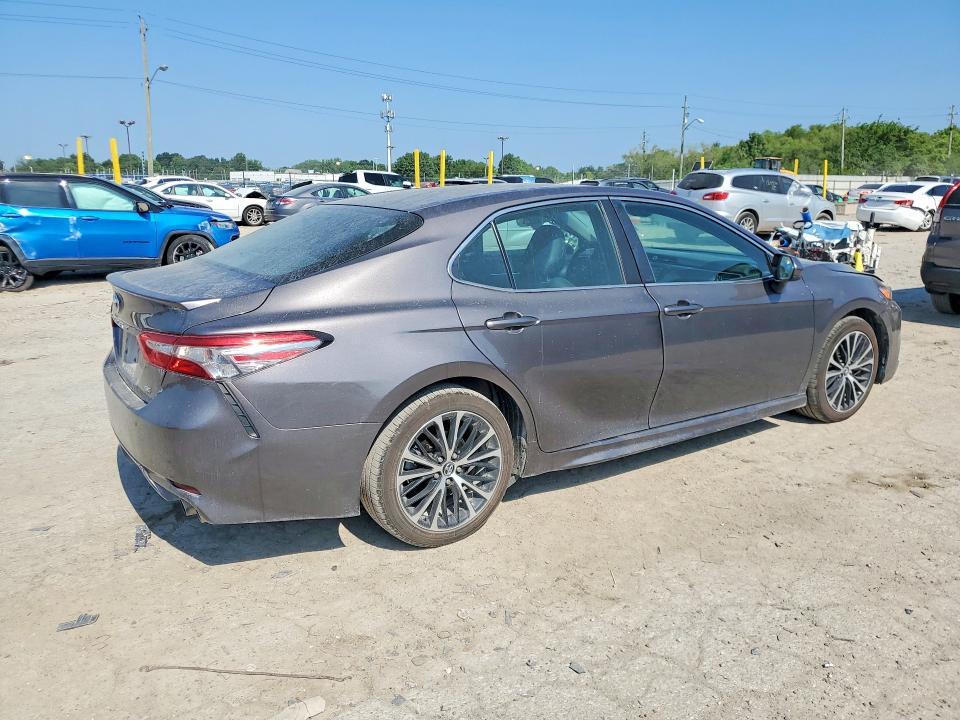 2018 TOYOTA CAMRY SE — Фото 3 из 13