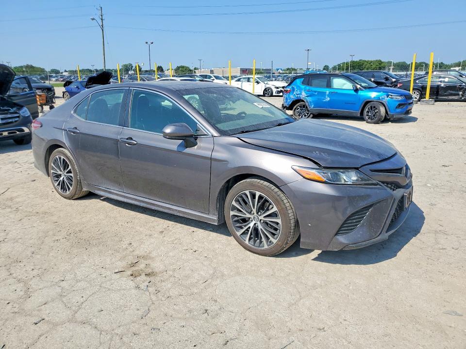 2018 TOYOTA CAMRY SE — Фото 4 из 13