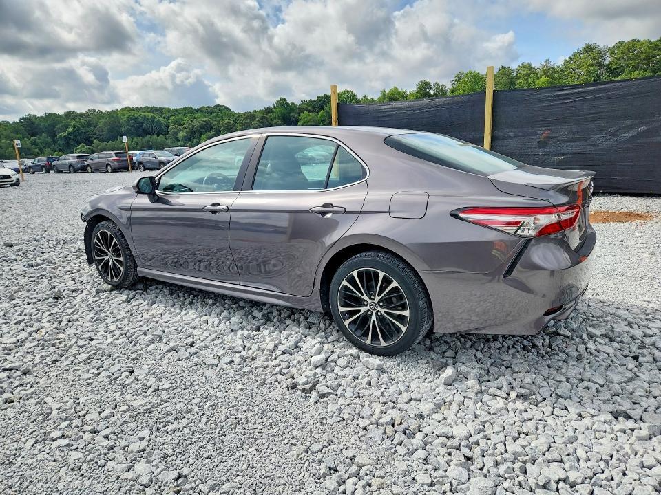 2018 TOYOTA CAMRY SE — Фото 2 из 13