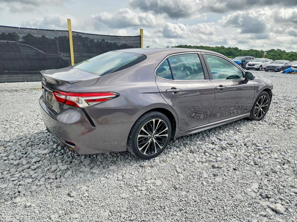 2018 TOYOTA CAMRY SE — Фото 3 из 13
