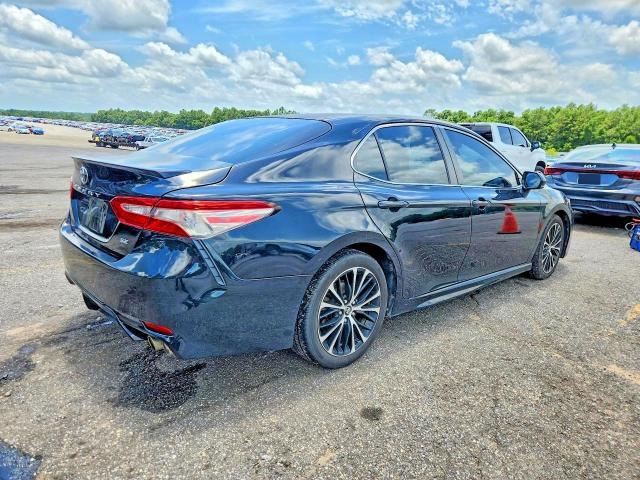2018 TOYOTA CAMRY SE — Фото 3 из 13