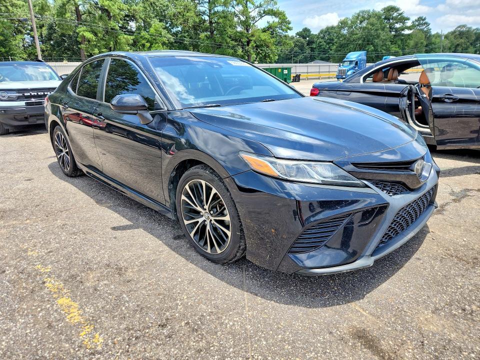2018 TOYOTA CAMRY SE — Фото 4 из 13