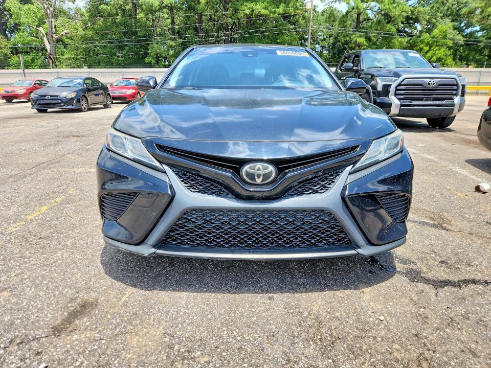 2018 TOYOTA CAMRY SE — Фото 5 из 13