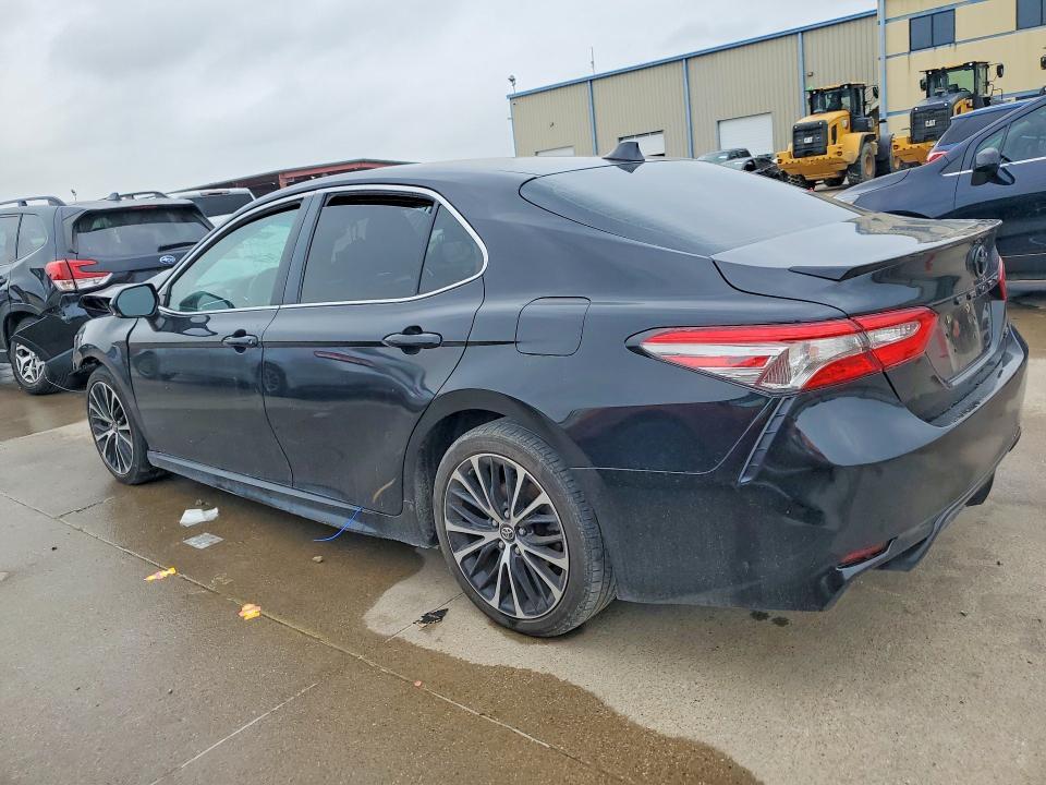 2018 TOYOTA CAMRY SE — Фото 2 из 12