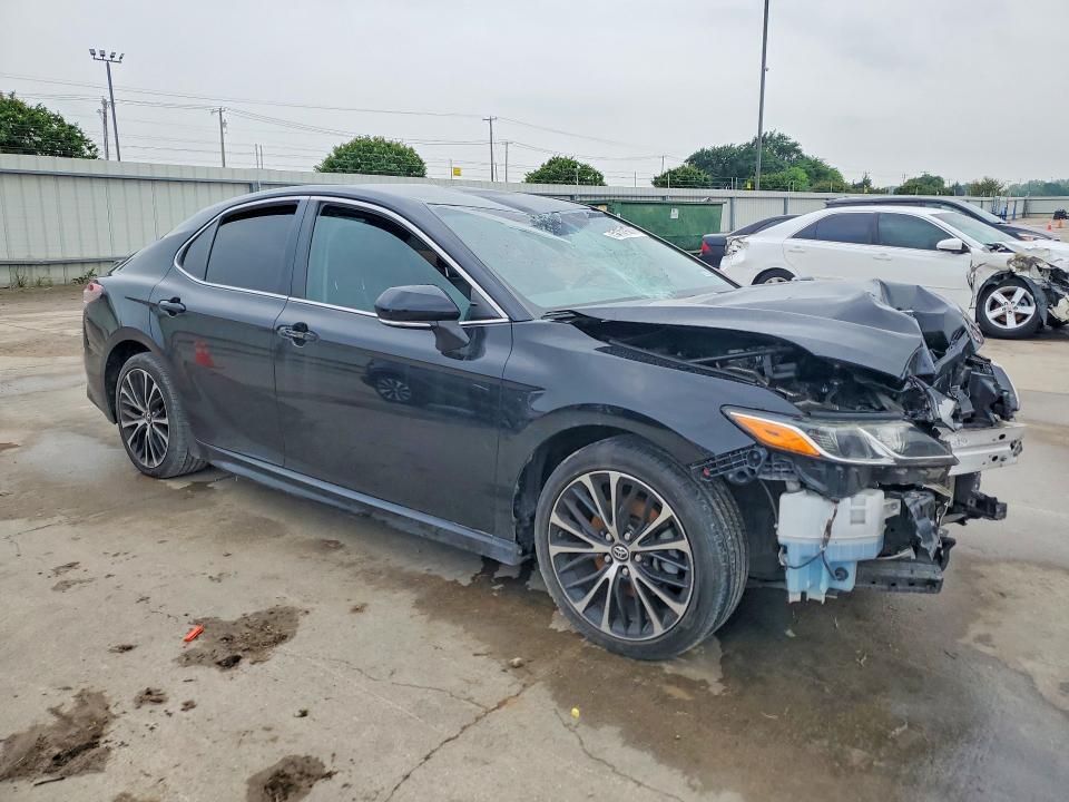 2018 TOYOTA CAMRY SE — Фото 4 из 12