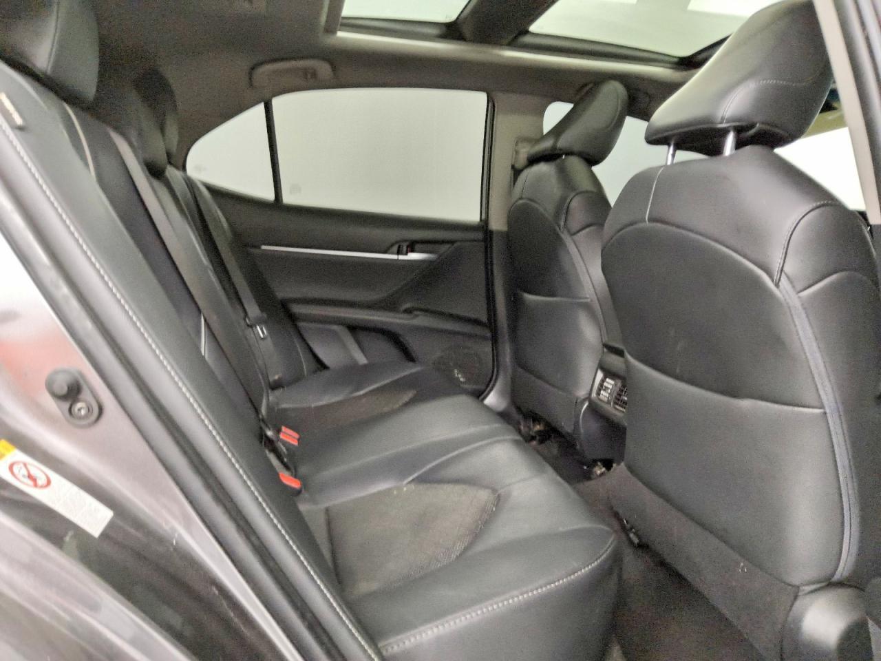 4T1BZ1HK5JU013729 2018 TOYOTA CAMRY photo no. 10
