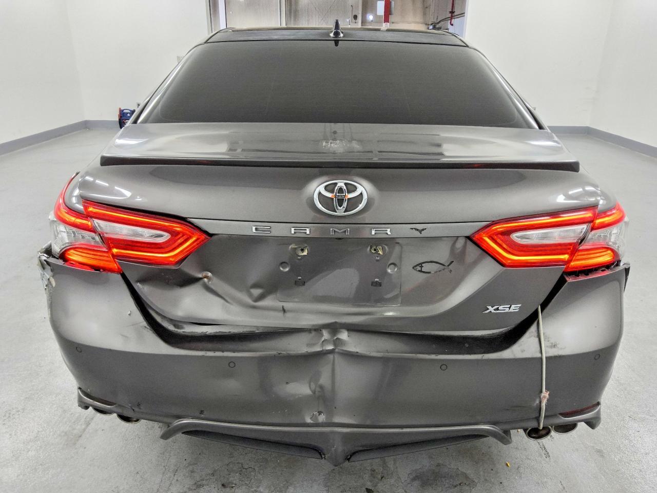 4T1BZ1HK5JU013729 2018 TOYOTA CAMRY photo no. 6