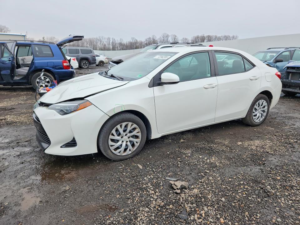 5YFBURHE8JP800277 2018 TOYOTA COROLLA photo no. 1