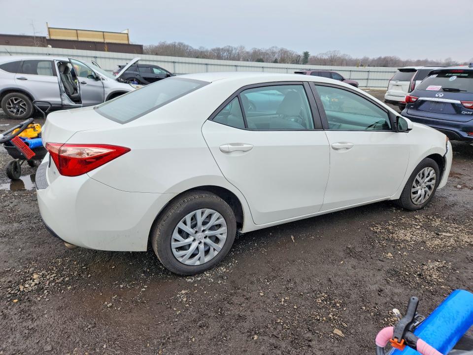 5YFBURHE8JP800277 2018 TOYOTA COROLLA photo no. 3