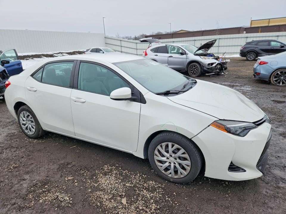 5YFBURHE8JP800277 2018 TOYOTA COROLLA photo no. 4