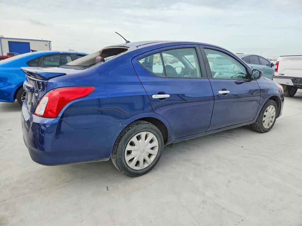 3N1CN7AP8JL865213 2018 NISSAN VERSA photo no. 3