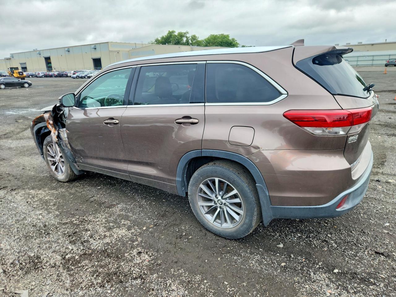 2018 TOYOTA HIGHLANDER XLE — Фото 2 из 13