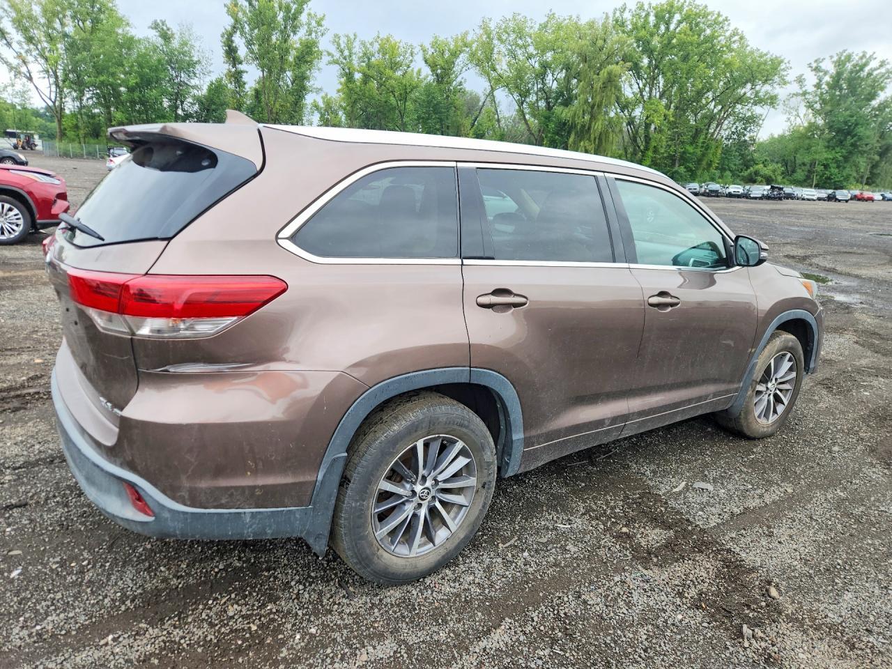 2018 TOYOTA HIGHLANDER XLE — Фото 3 из 13