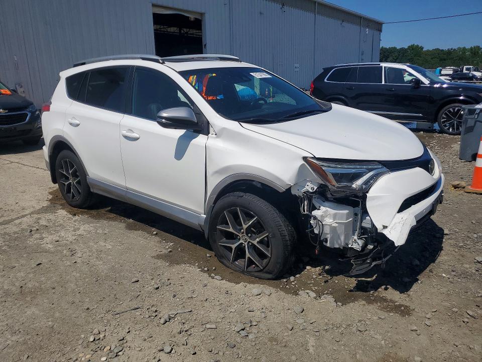 2T3JFREV8JW856221 2018 TOYOTA RAV4 photo no. 4