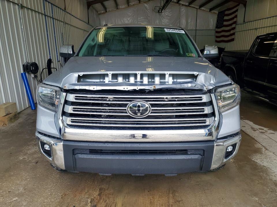 2018 TOYOTA TUNDRA DOUBLE CAB LIMITED — Фото 5 из 12
