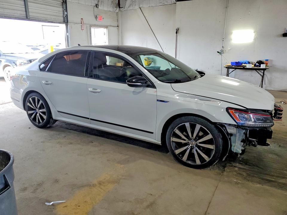 2018 VOLKSWAGEN PASSAT GT — Фото 4 из 12