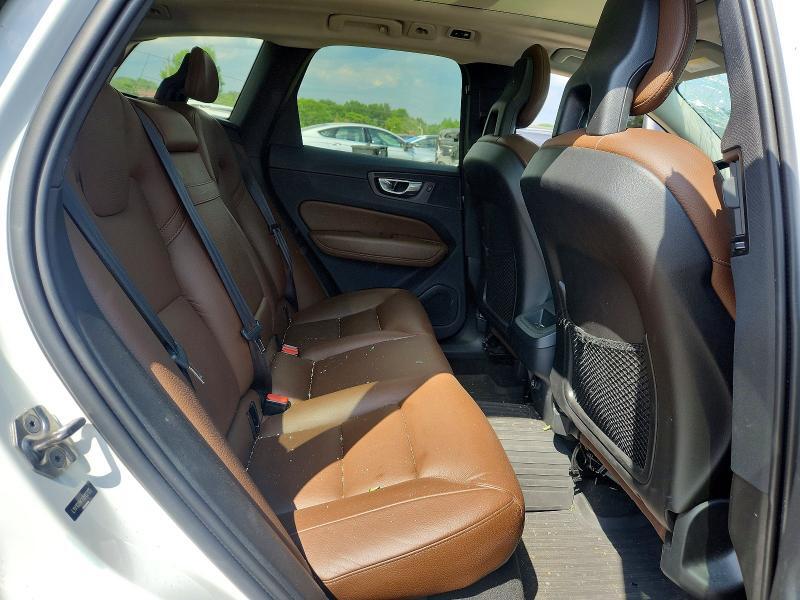 2018 VOLVO XC60 T5 — Фото 10 из 12