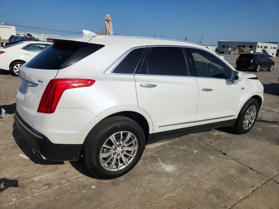 2017 CADILLAC XT5 LUXURY — Фото 3 из 13