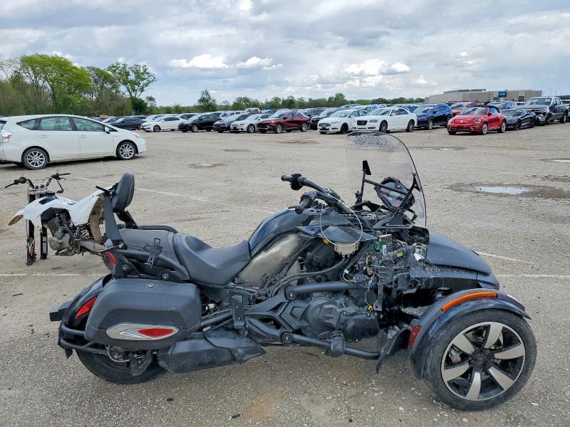 2BXRDDD25HV002396 2017 CAN-AM SPYDER ROADSTER photo no. 1