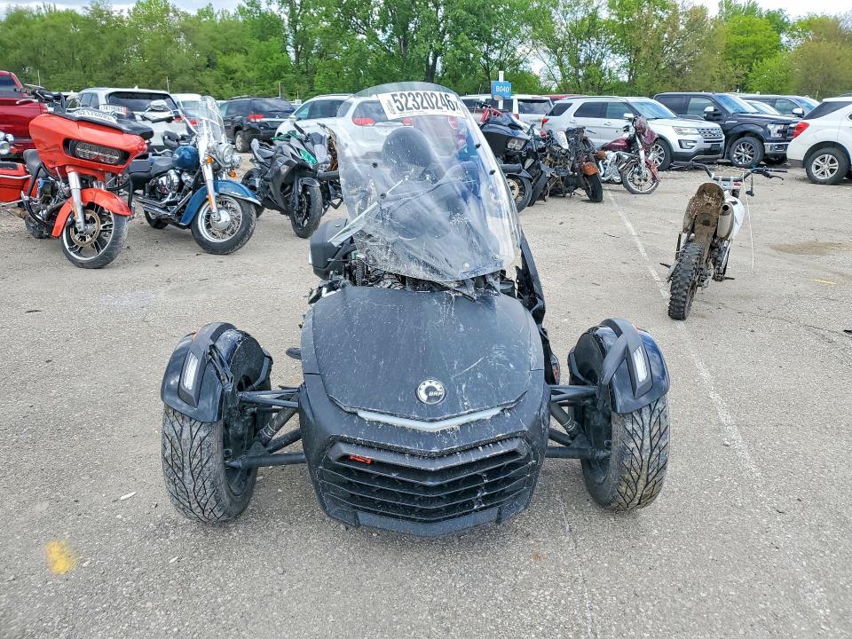 2BXRDDD25HV002396 2017 CAN-AM SPYDER ROADSTER photo no. 2