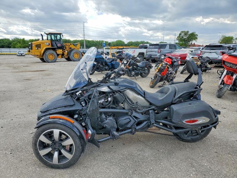 2BXRDDD25HV002396 2017 CAN-AM SPYDER ROADSTER photo no. 3