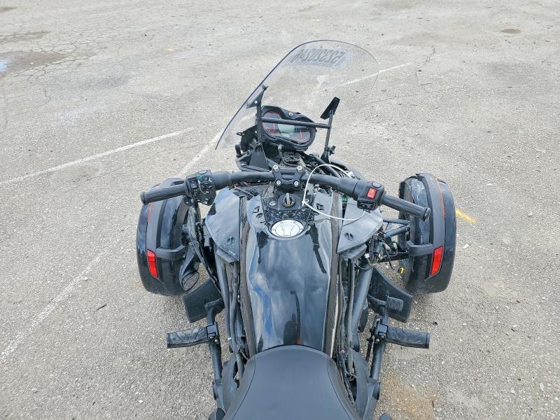 2BXRDDD25HV002396 2017 CAN-AM SPYDER ROADSTER photo no. 6