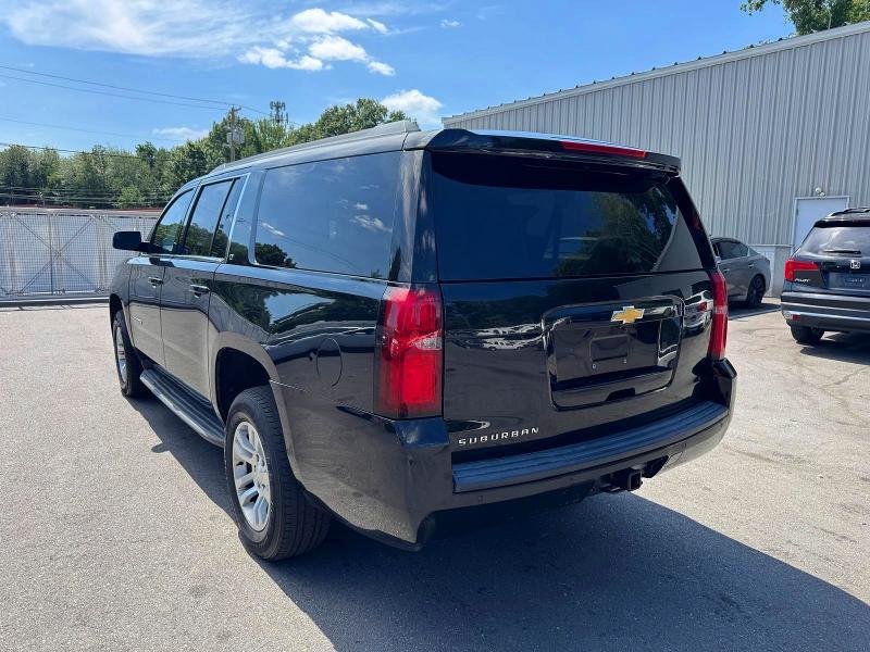 1GNSKHKC0HR314285 2017 CHEVROLET SUBURBAN photo no. 2