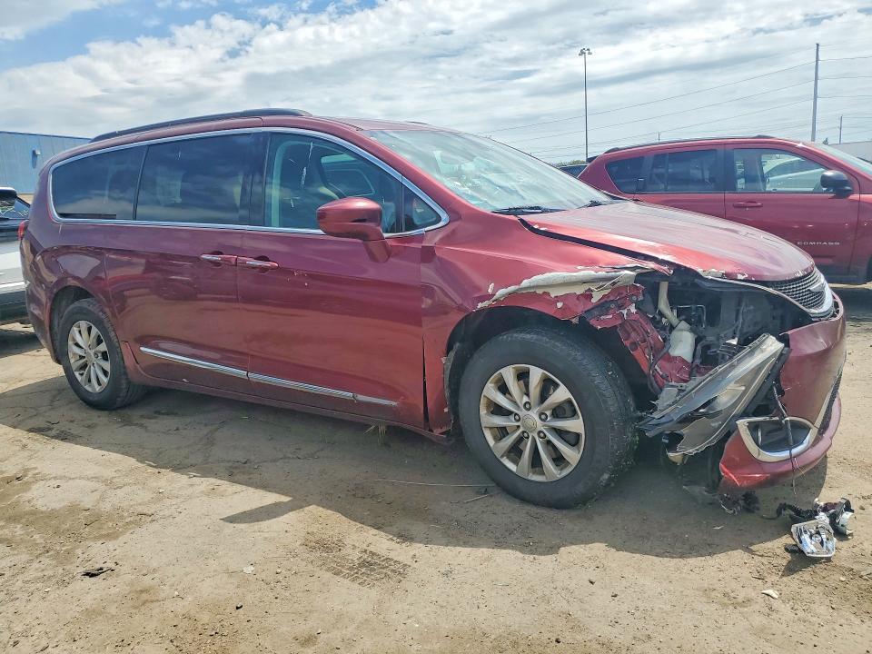 2017 CHRYSLER PACIFICA TOURING L — Фото 4 из 13