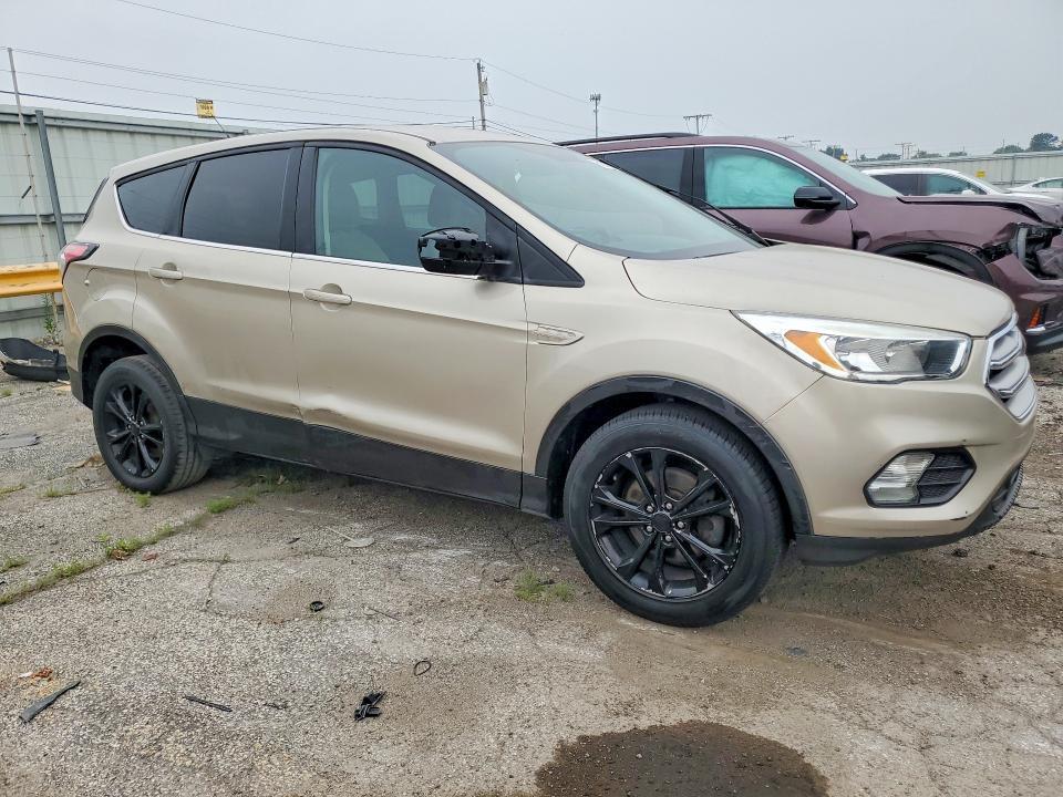 2017 FORD ESCAPE SE — Фото 4 из 13