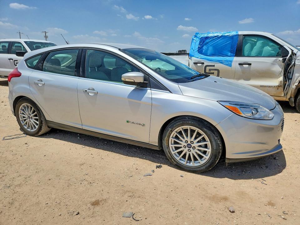 1FADP3R47HL343571 2017 FORD FOCUS photo no. 4