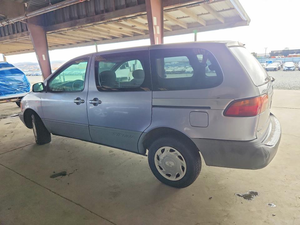 1999 TOYOTA SIENNA CE — Фото 2 из 13