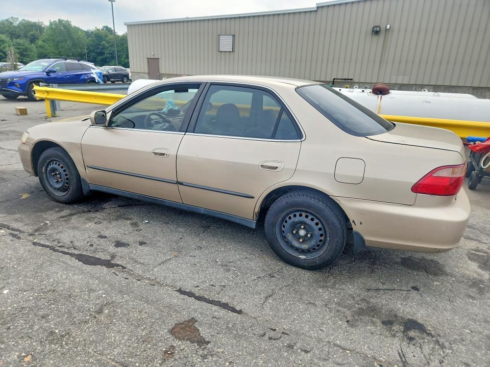 1HGCG6654YA065844 2000 HONDA ACCORD photo no. 2