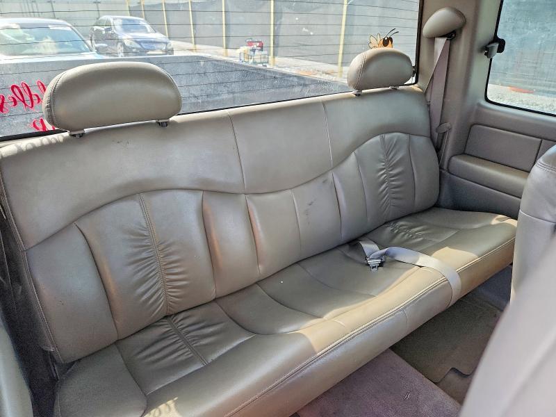 2000 CHEVROLET SILVERADO C1500 — Фото 10 из 12