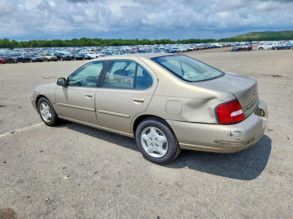 2001 NISSAN ALTIMA XE — Фото 2 из 12