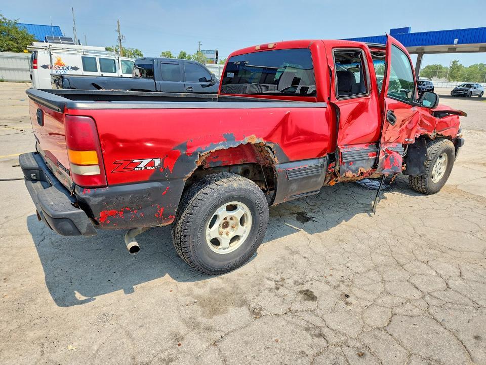 2001 CHEVROLET SILVERADO K1500 — Фото 3 из 12