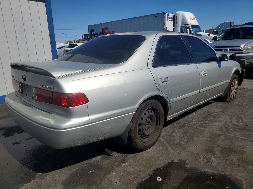2001 TOYOTA CAMRY CE — Фото 3 из 12