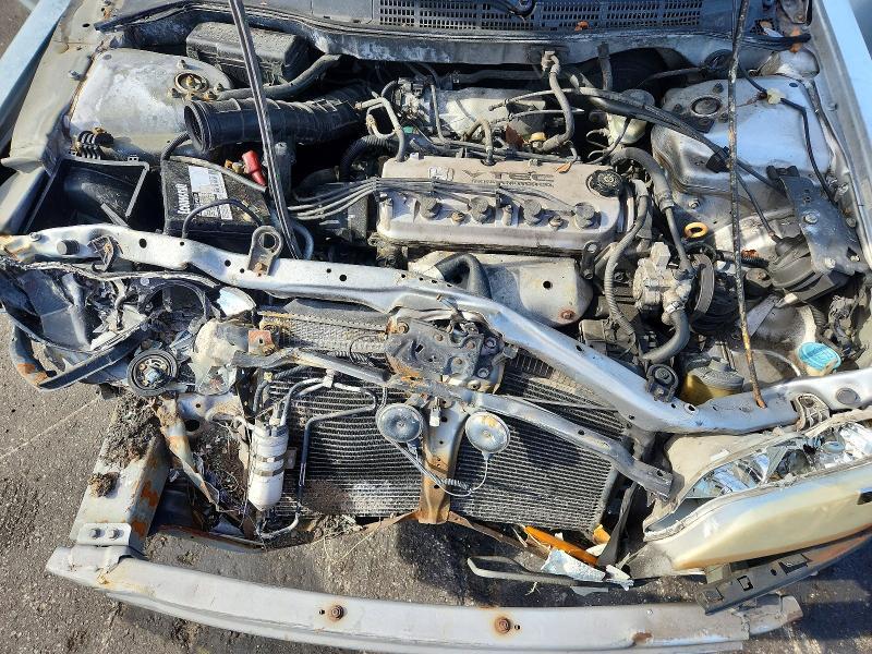 1HGCG32482A014916 2002 HONDA ACCORD photo no. 11