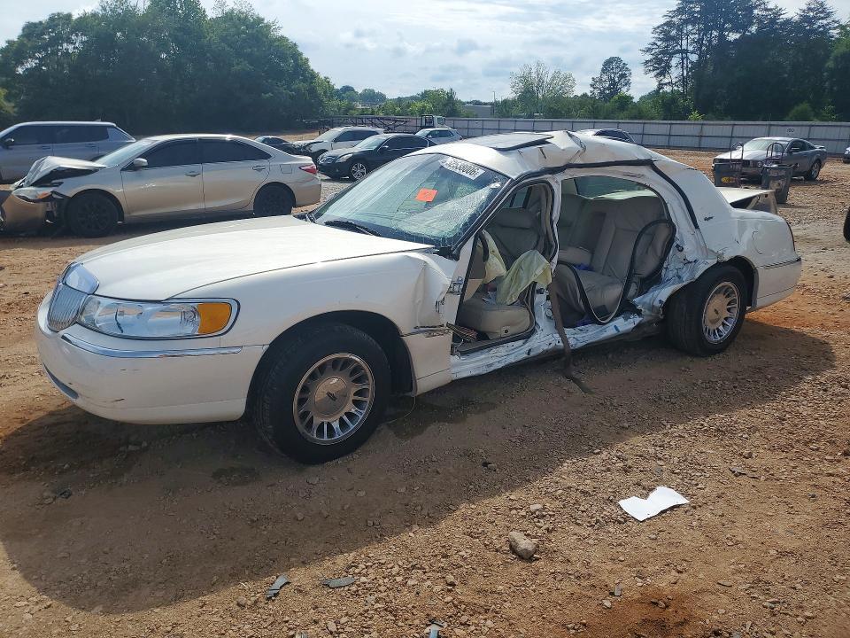 2002 LINCOLN TOWN CAR