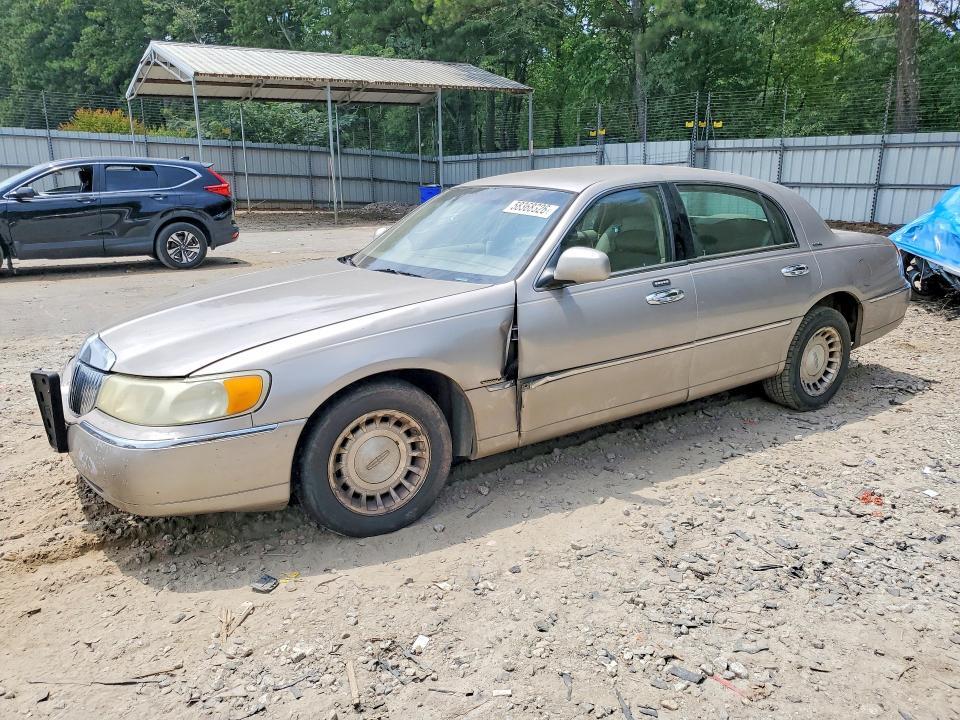 2002 LINCOLN TOWN CAR