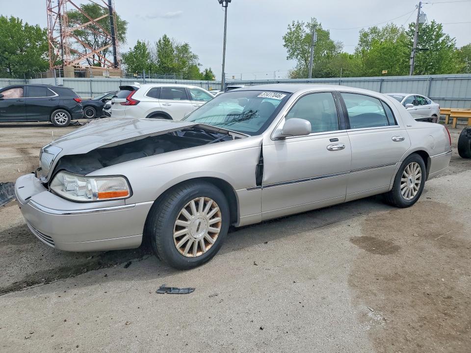 2003 LINCOLN TOWN CAR