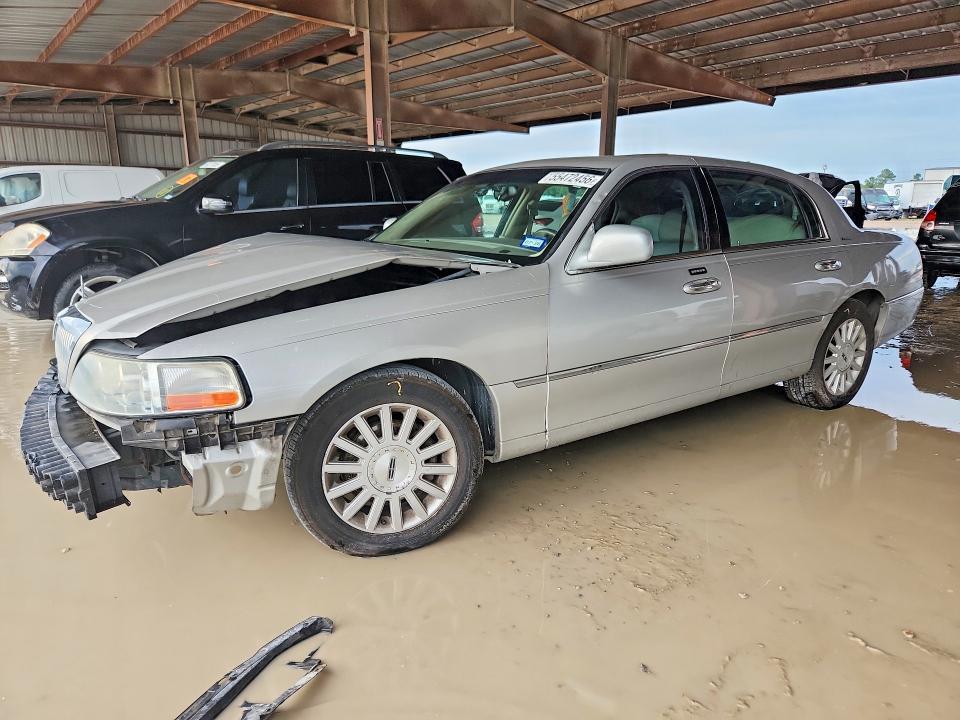 2003 LINCOLN TOWN CAR
