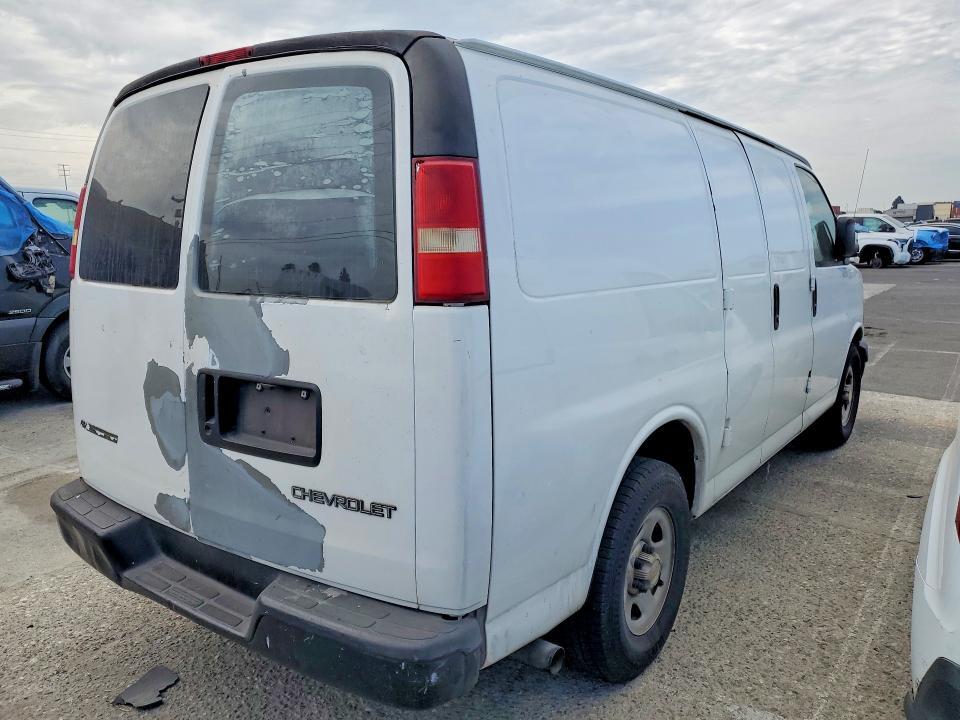 1GCFG15X241108413 2004 CHEVROLET EXPRESS 1500 photo no. 3