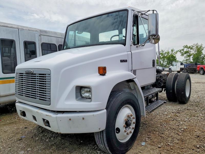 2004 FREIGHTLINER FL70 SEMI TRUCK — Фото 2 из 10