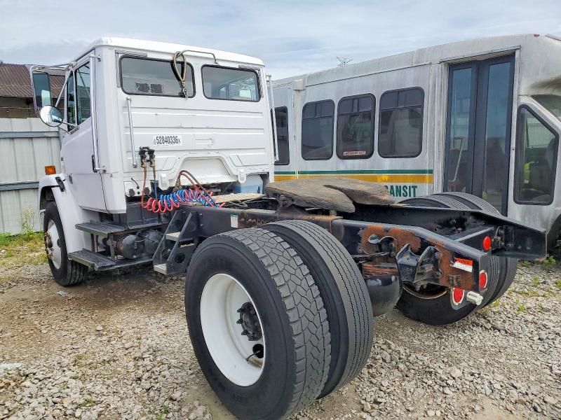 2004 FREIGHTLINER FL70 SEMI TRUCK — Фото 3 из 10