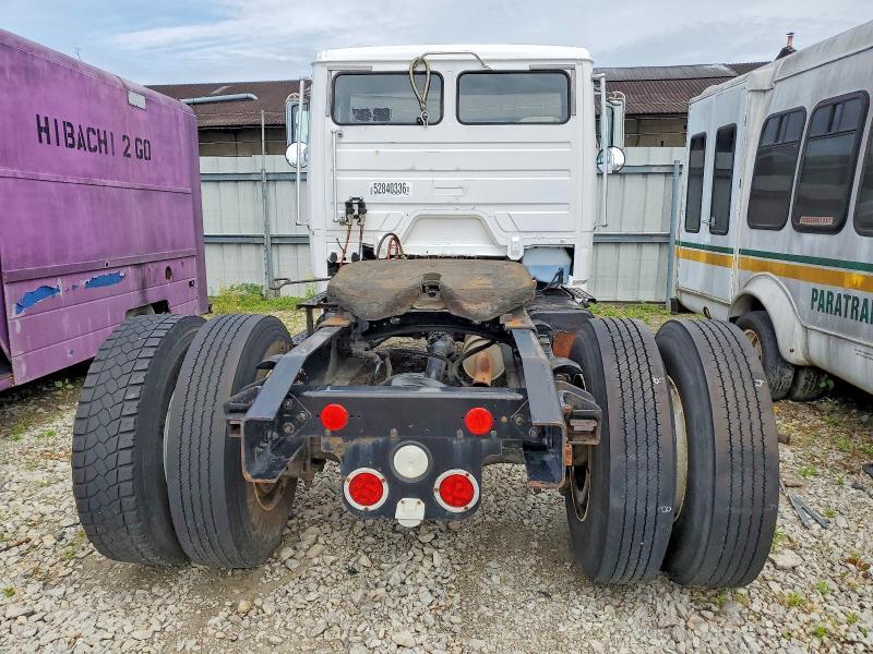 2004 FREIGHTLINER FL70 SEMI TRUCK — Фото 6 из 10