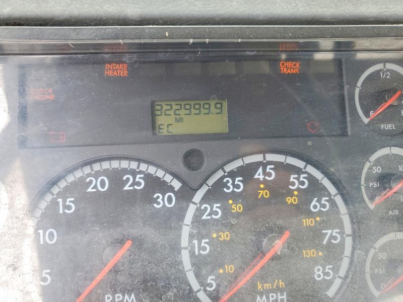 2004 FREIGHTLINER FL70 SEMI TRUCK — Фото 8 из 10